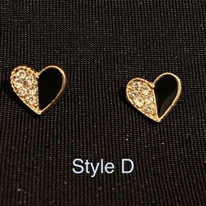 NWOT Heart stud earrings